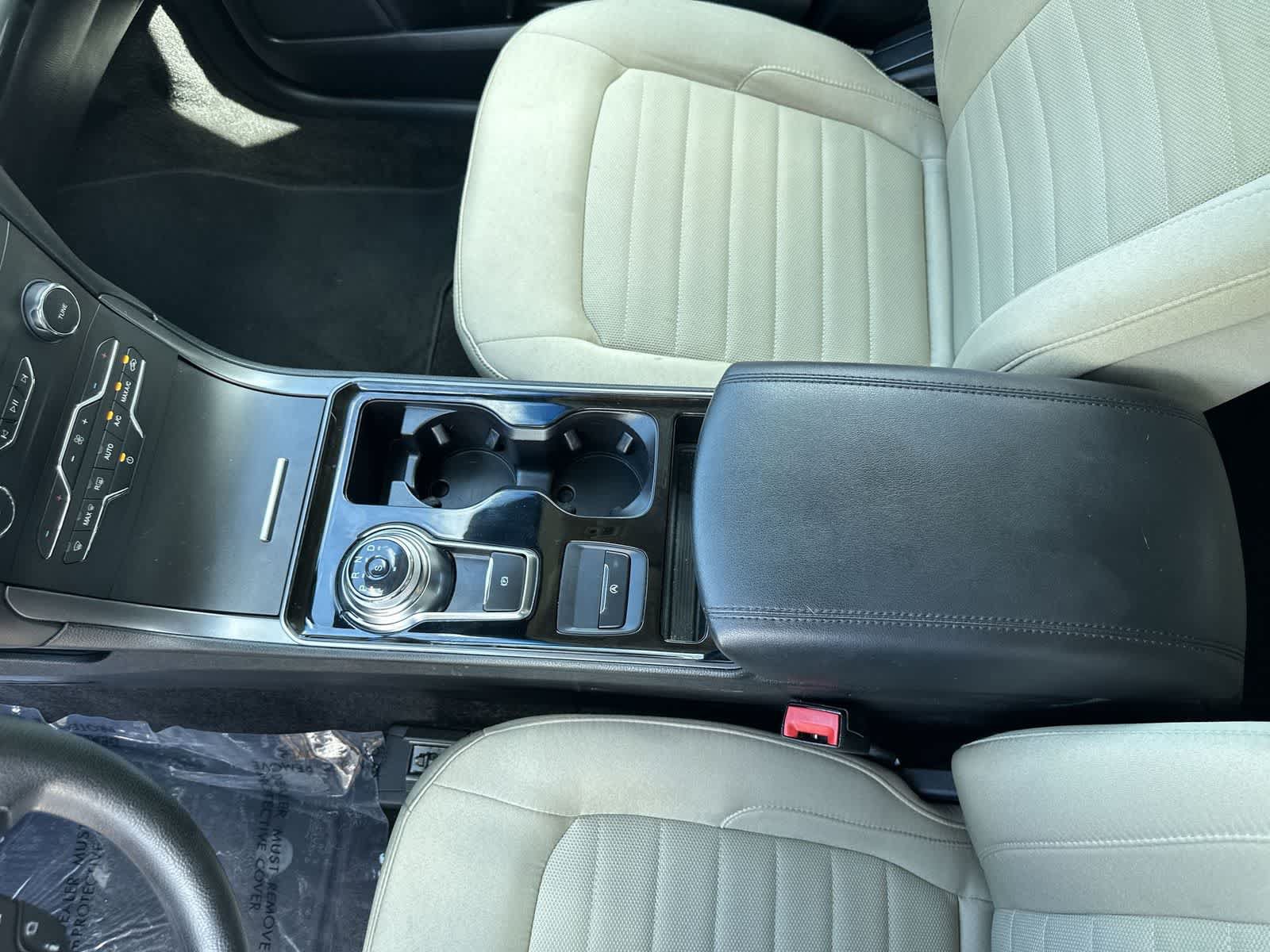 Used 2020 Ford Edge SE FWD image 18