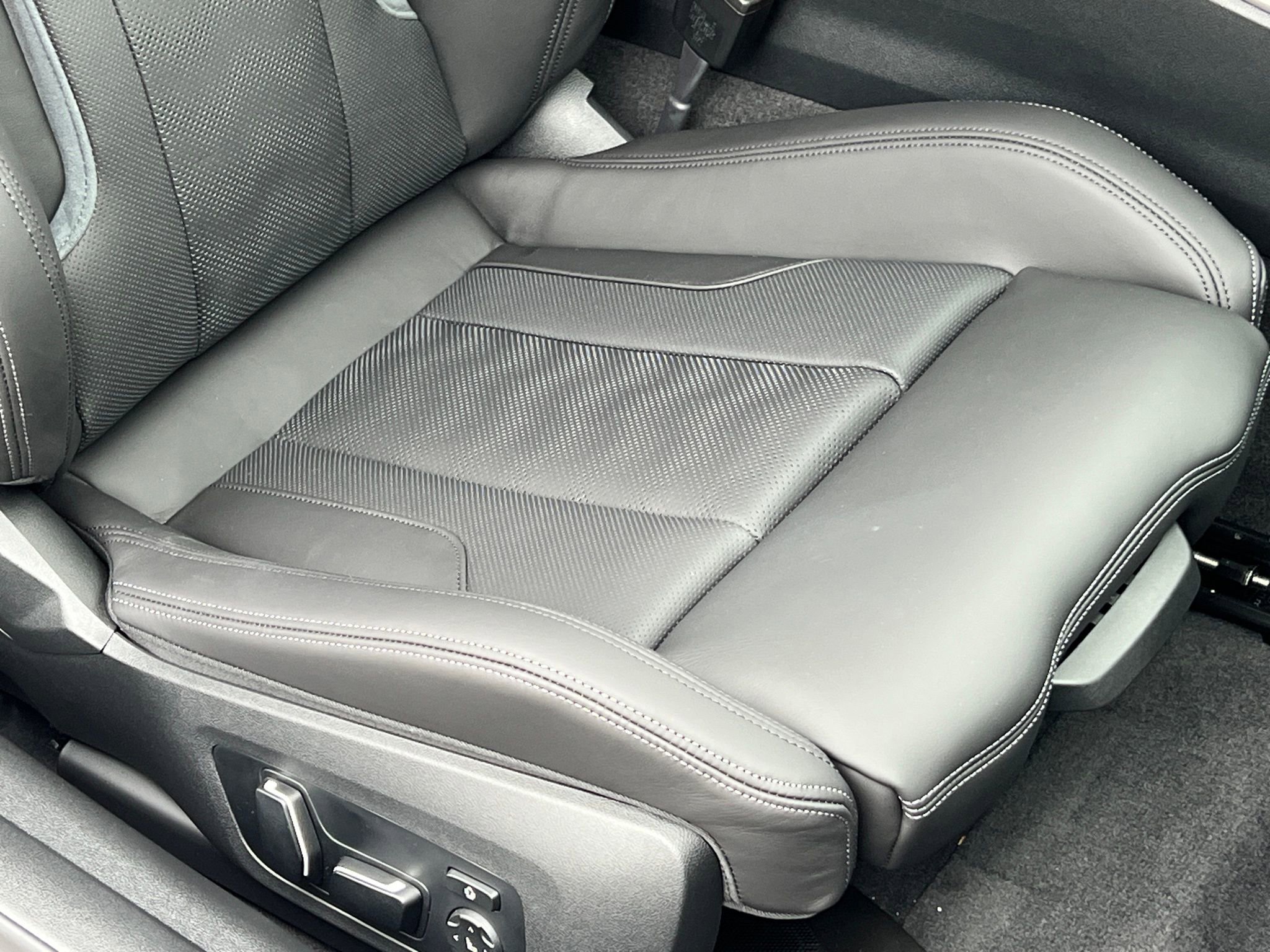 Used 2026 BMW M4 xDrive Competition w/ Executive Package image 44