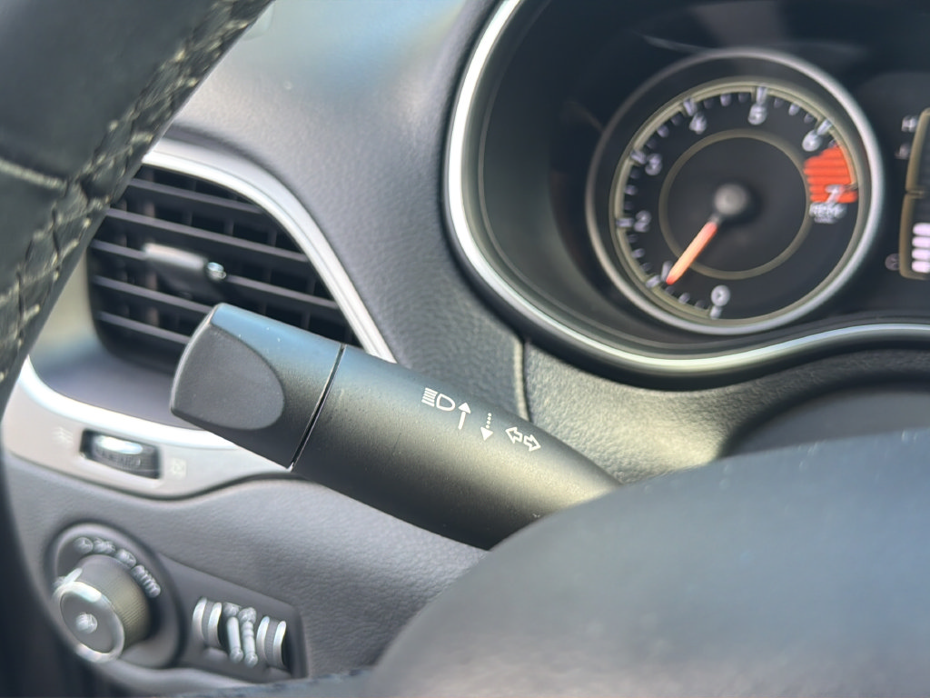 Used 2019 Jeep Cherokee Latitude Plus FWD image 25