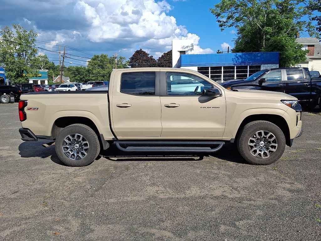 Used 2023 Chevrolet Colorado Z71 w/ Z71 Convenience Package 2 AWD/4WD image 9