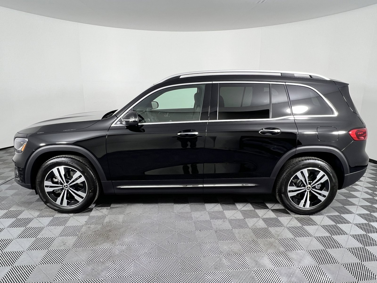 Used 2025 Mercedes-Benz GLB 250 image 10