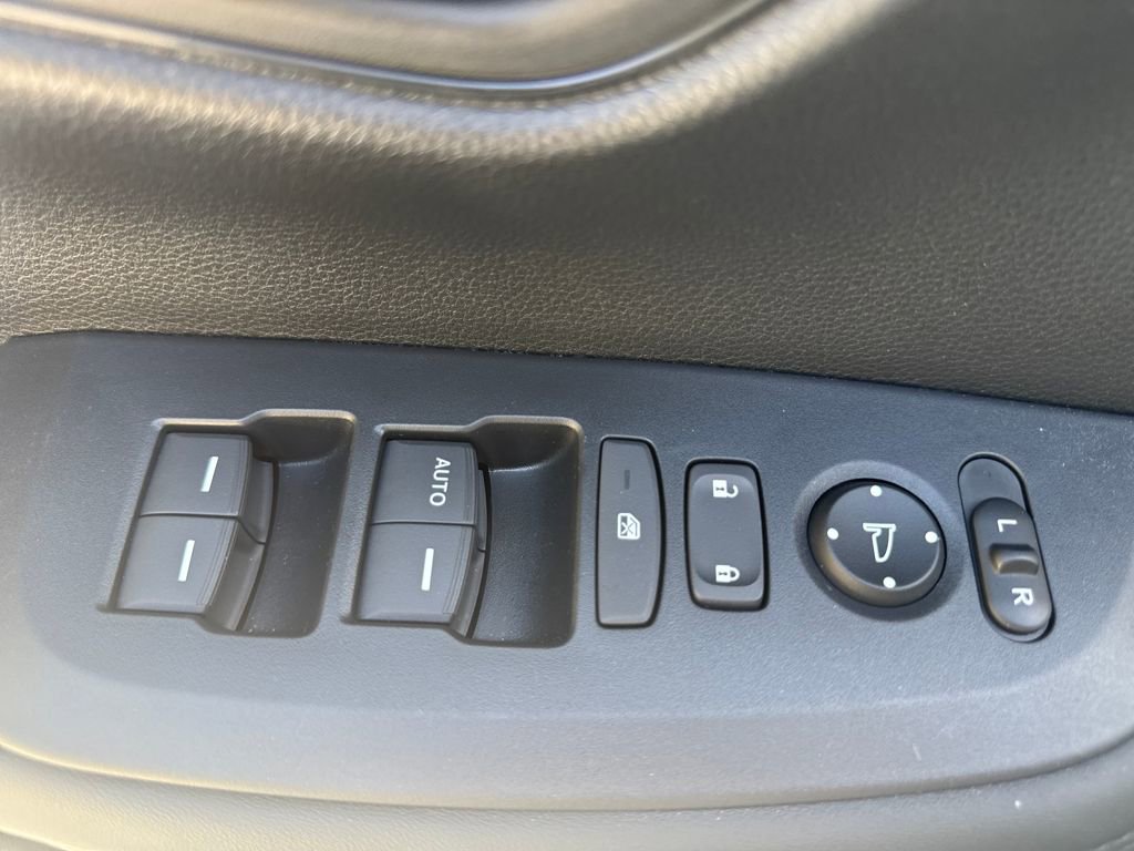 Certified 2025 Honda HR-V LX image 14