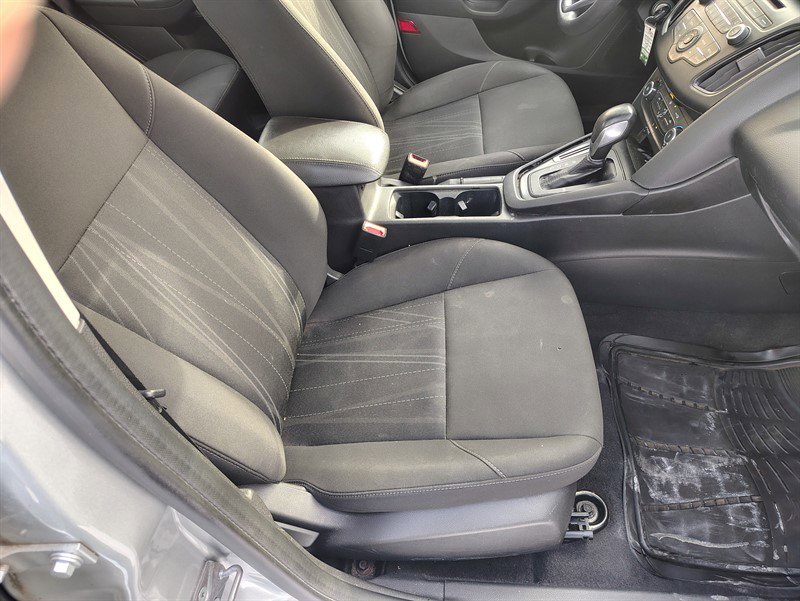 Used 2017 Ford Focus SE image 9
