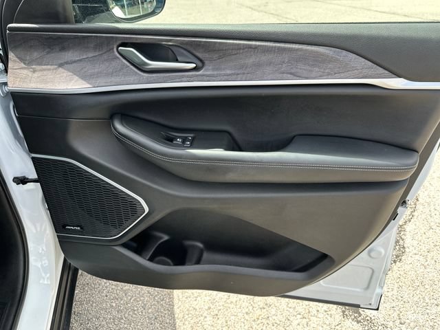 Used 2023 Jeep Grand Cherokee 4WD 4xe image 38