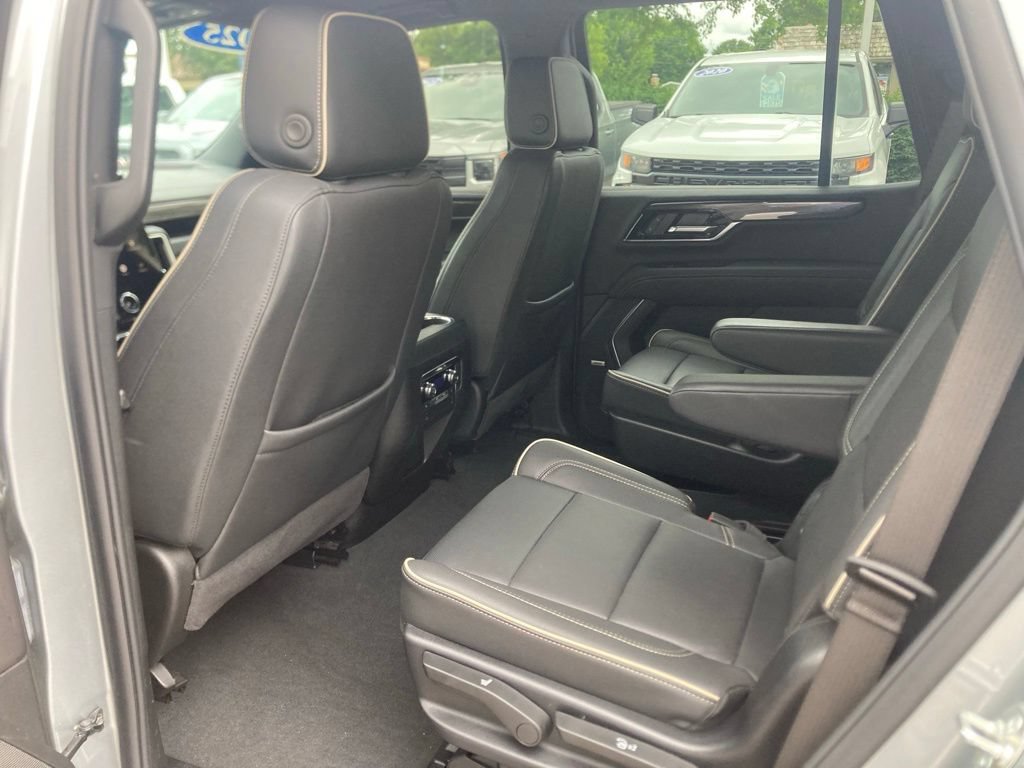 Used 2025 GMC Yukon Elevation AWD/4WD image 13