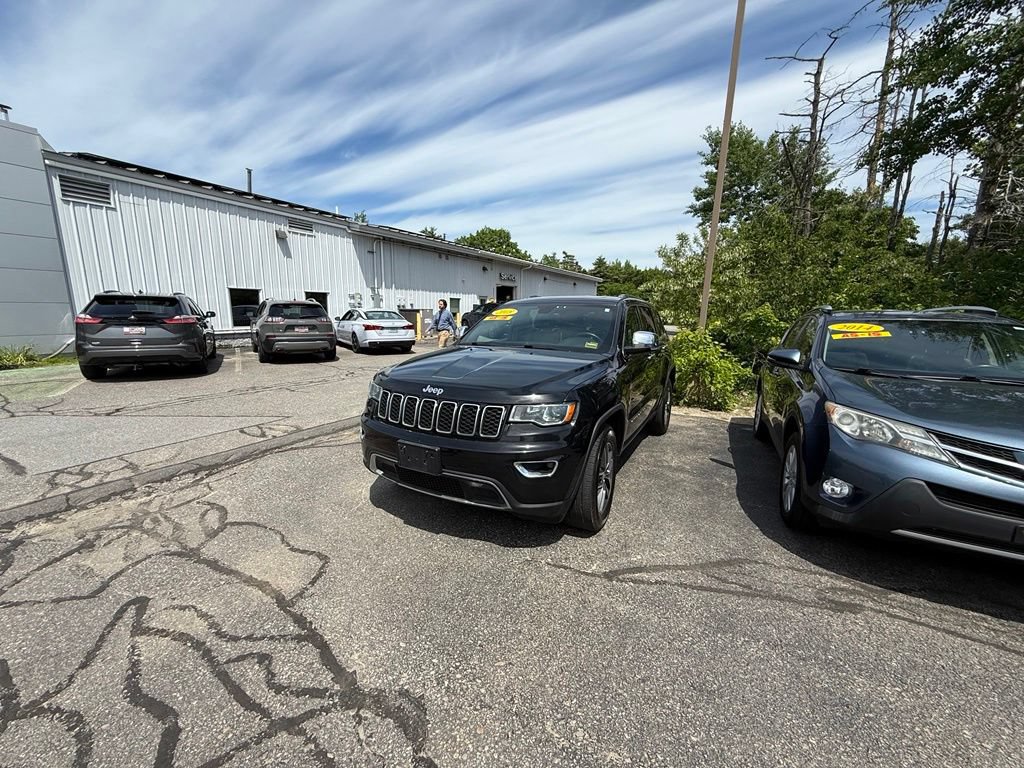 Used 2018 Jeep Grand Cherokee Limited AWD/4WD image 2