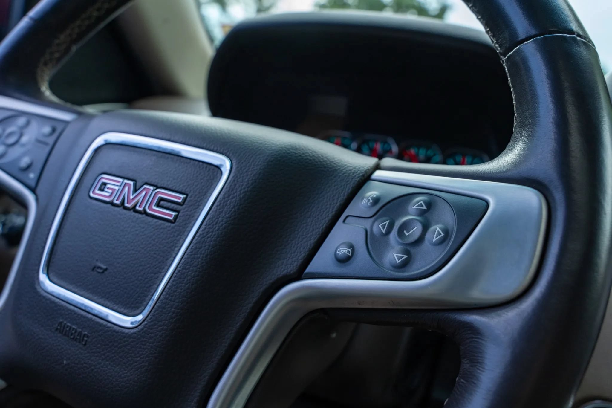 Used 2018 GMC Yukon SLT w/ Premium Edition RWD image 25