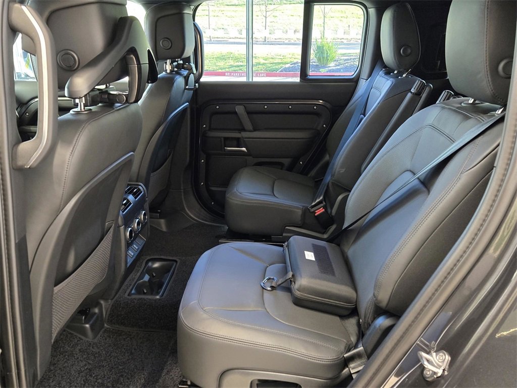 New 2026 Land Rover Defender 130 X-Dynamic SE image 7