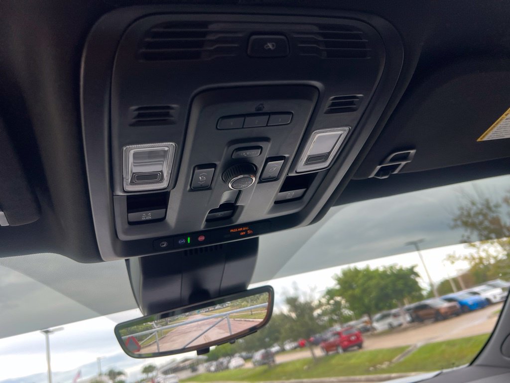 Used 2024 GMC Yukon Denali w/ Advanced Technology Package AWD/4WD image 52
