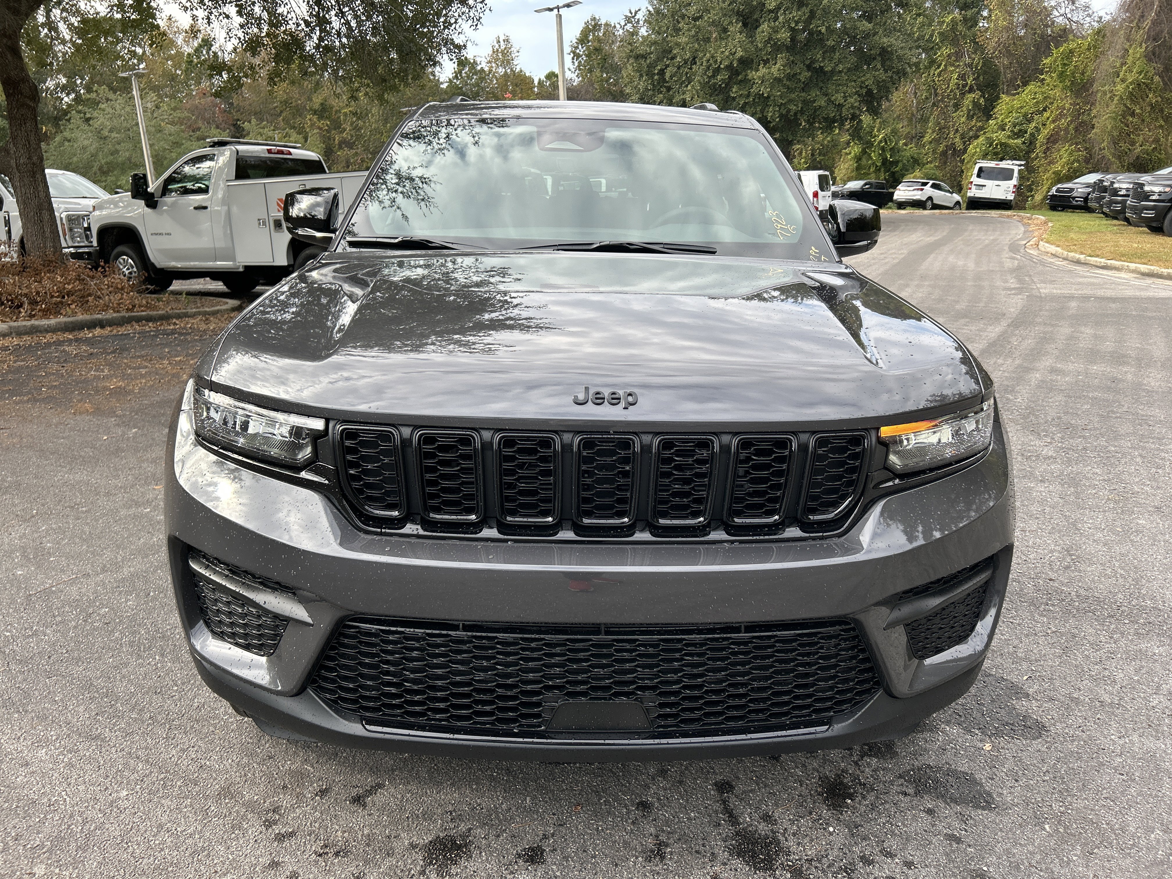 New 2025 Jeep Grand Cherokee Altitude image 2