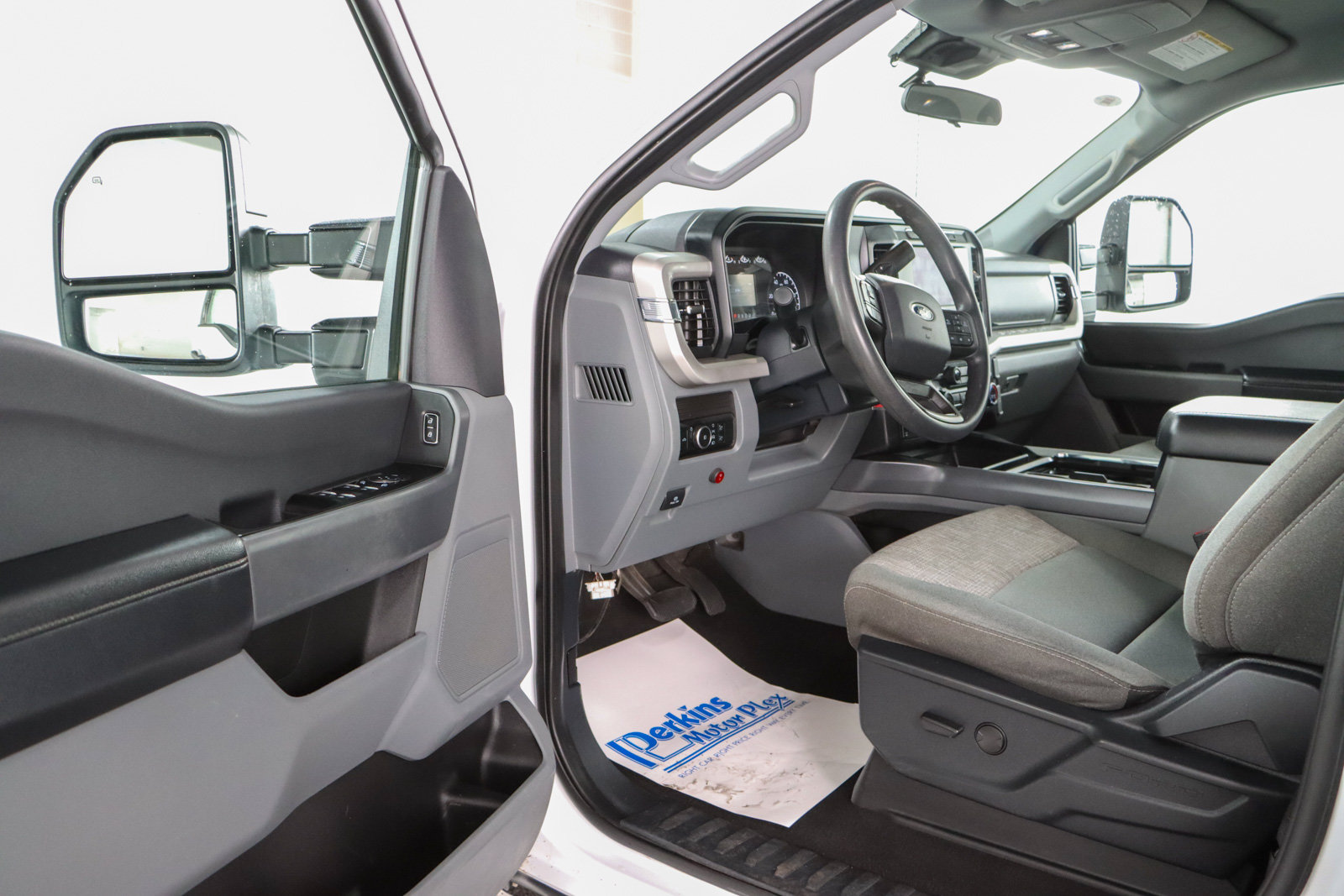 Used 2024 Ford F250 XLT w/ FX4 Off-Road Package AWD/4WD image 3