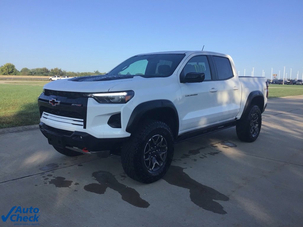 Used 2025 Chevrolet Colorado ZR2 w/ Technology Package image 11