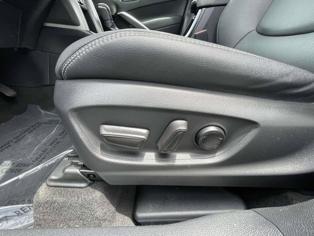 Used 2024 Toyota Corolla Cross XLE w/ Convenience Package AWD/4WD image 22