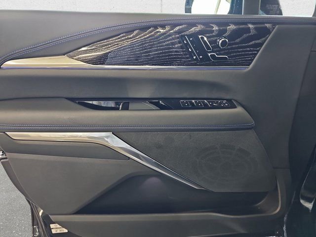 Used 2026 Cadillac Escalade IQ Sport 1 w/ LPO, ONYX Package AWD/4WD image 30