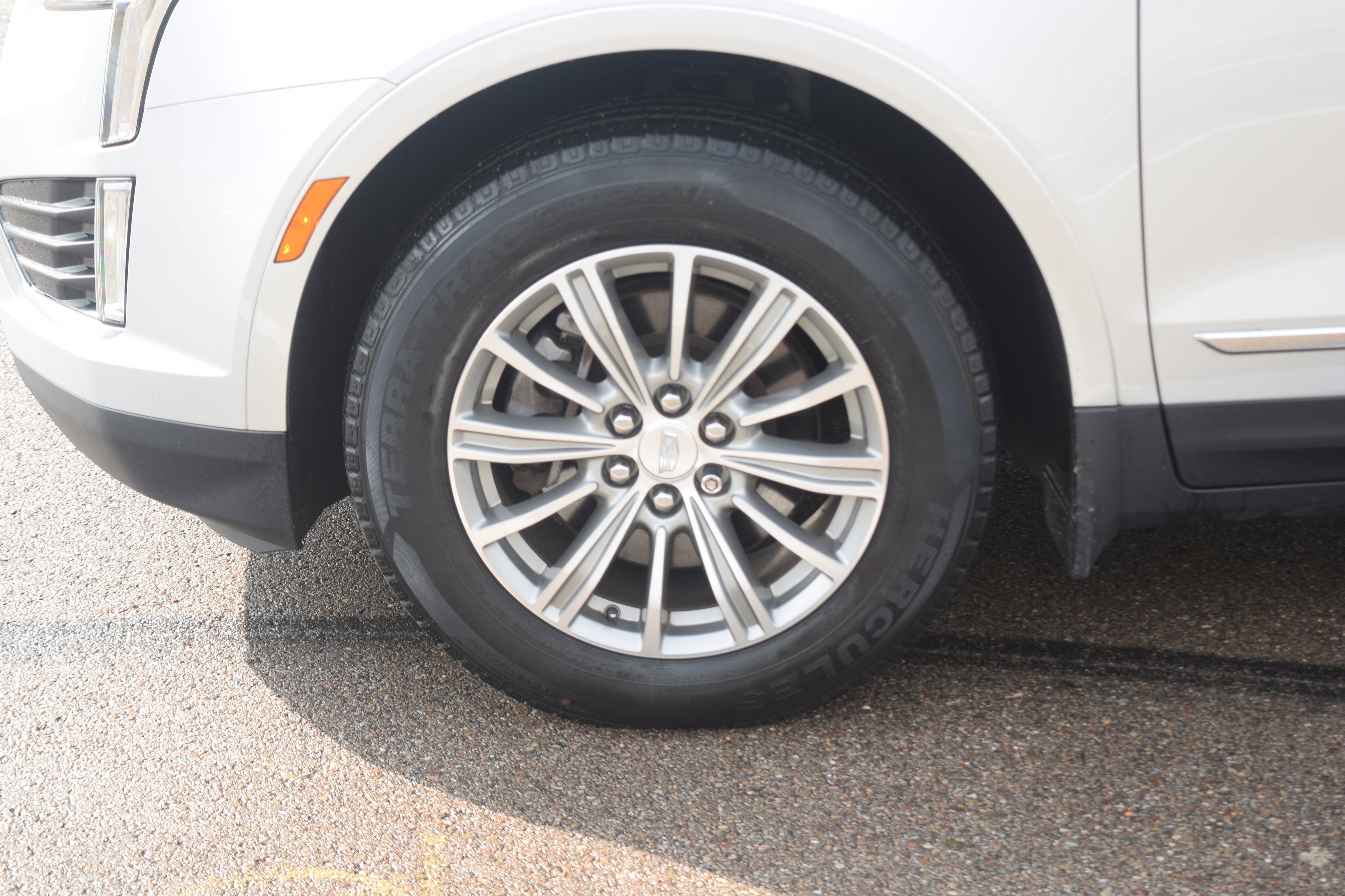 Used 2017 Cadillac XT5 Luxury w/ Driver Awareness Package FWD image 27