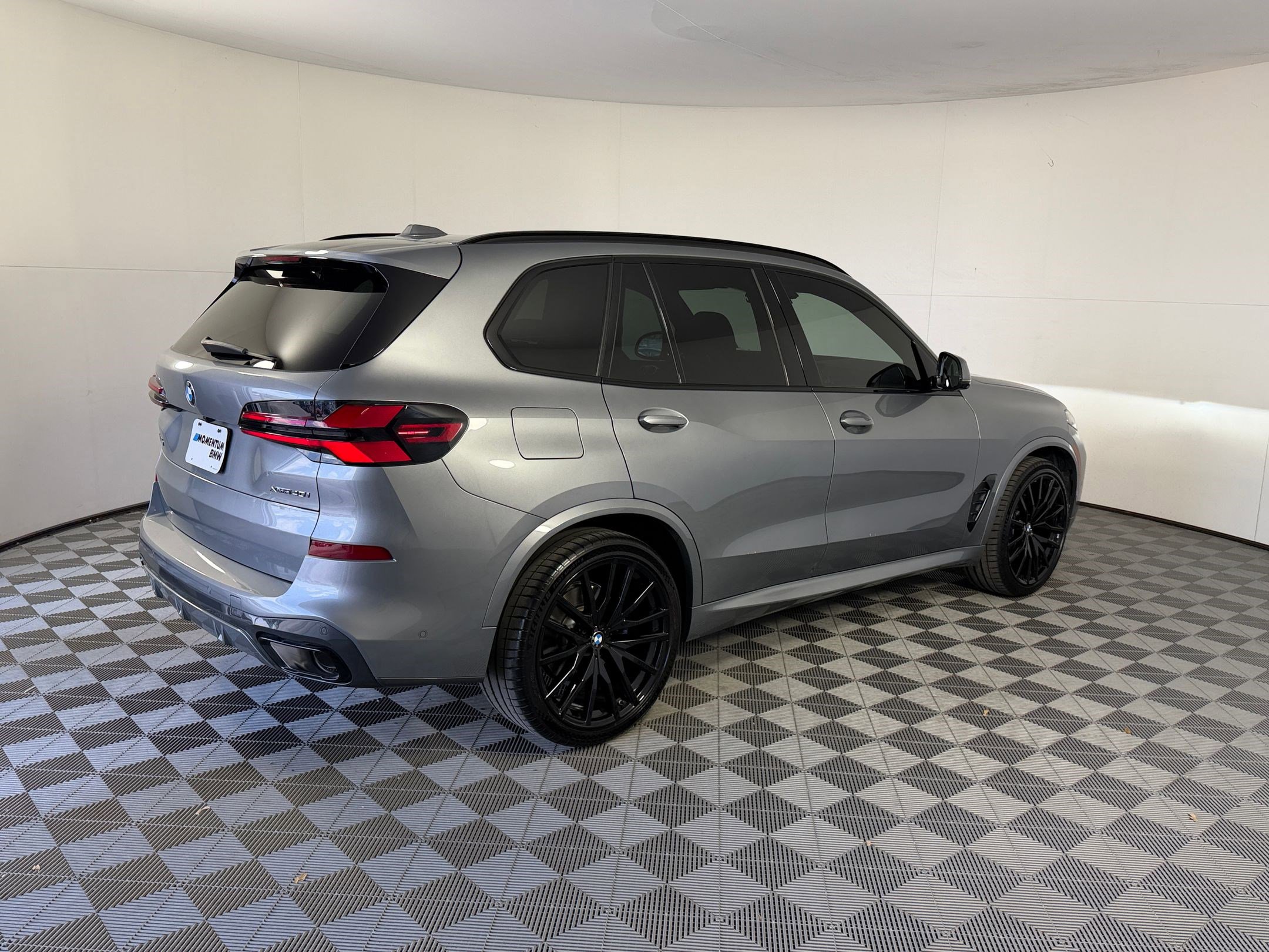 Used 2024 BMW X5 xDrive40i w/ M Sport Package AWD/4WD image 9