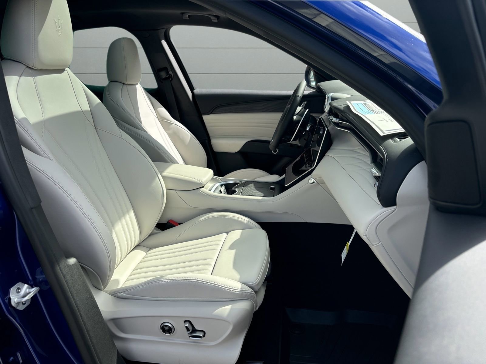 New 2024 Maserati Grecale GT image 27