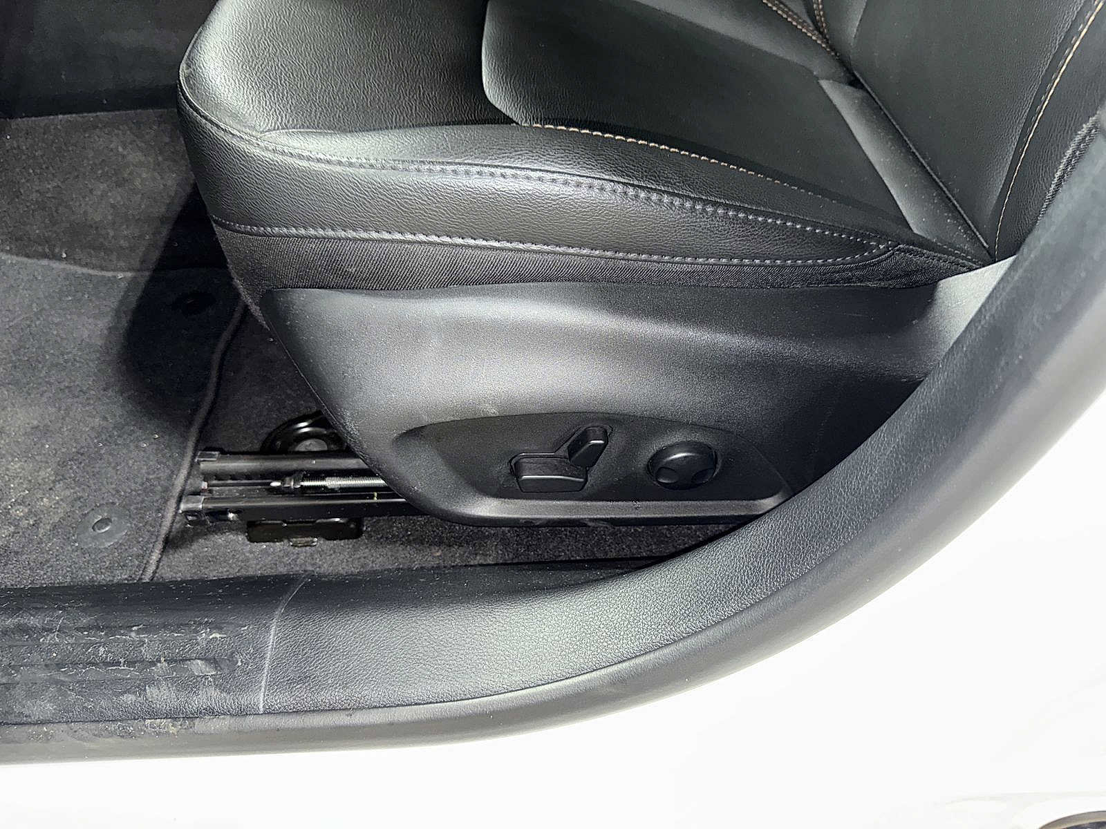 Used 2023 Jeep Compass Limited image 23