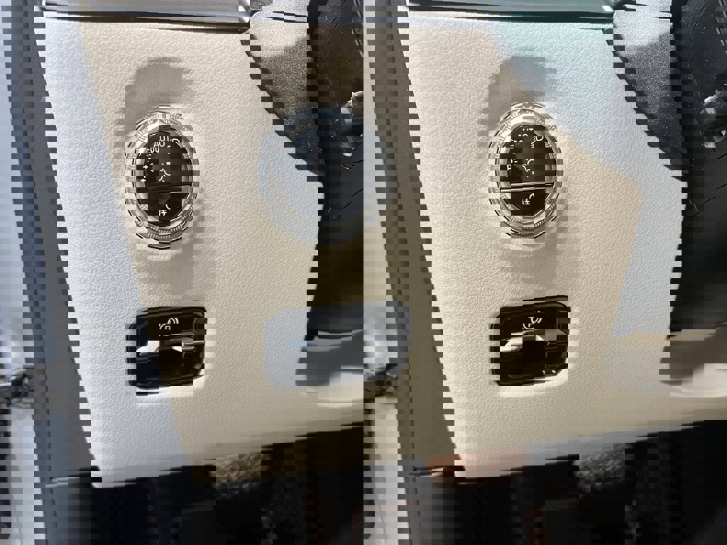 Used 2022 Mercedes-Benz C 300 4MATIC Sedan image 19