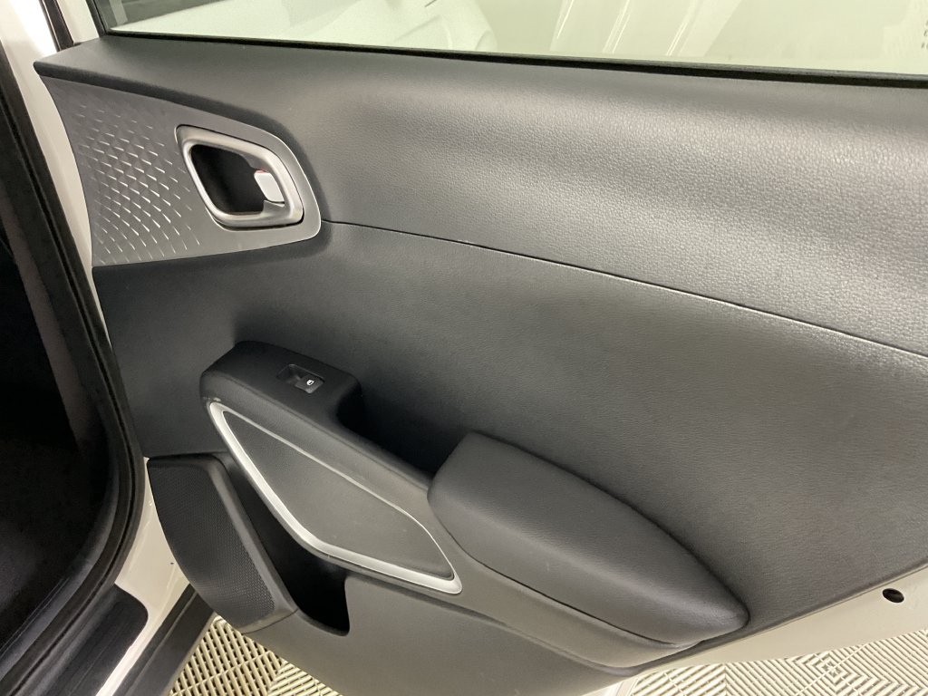 Used 2023 Kia Soul LX w/ Option Group 015 FWD image 21