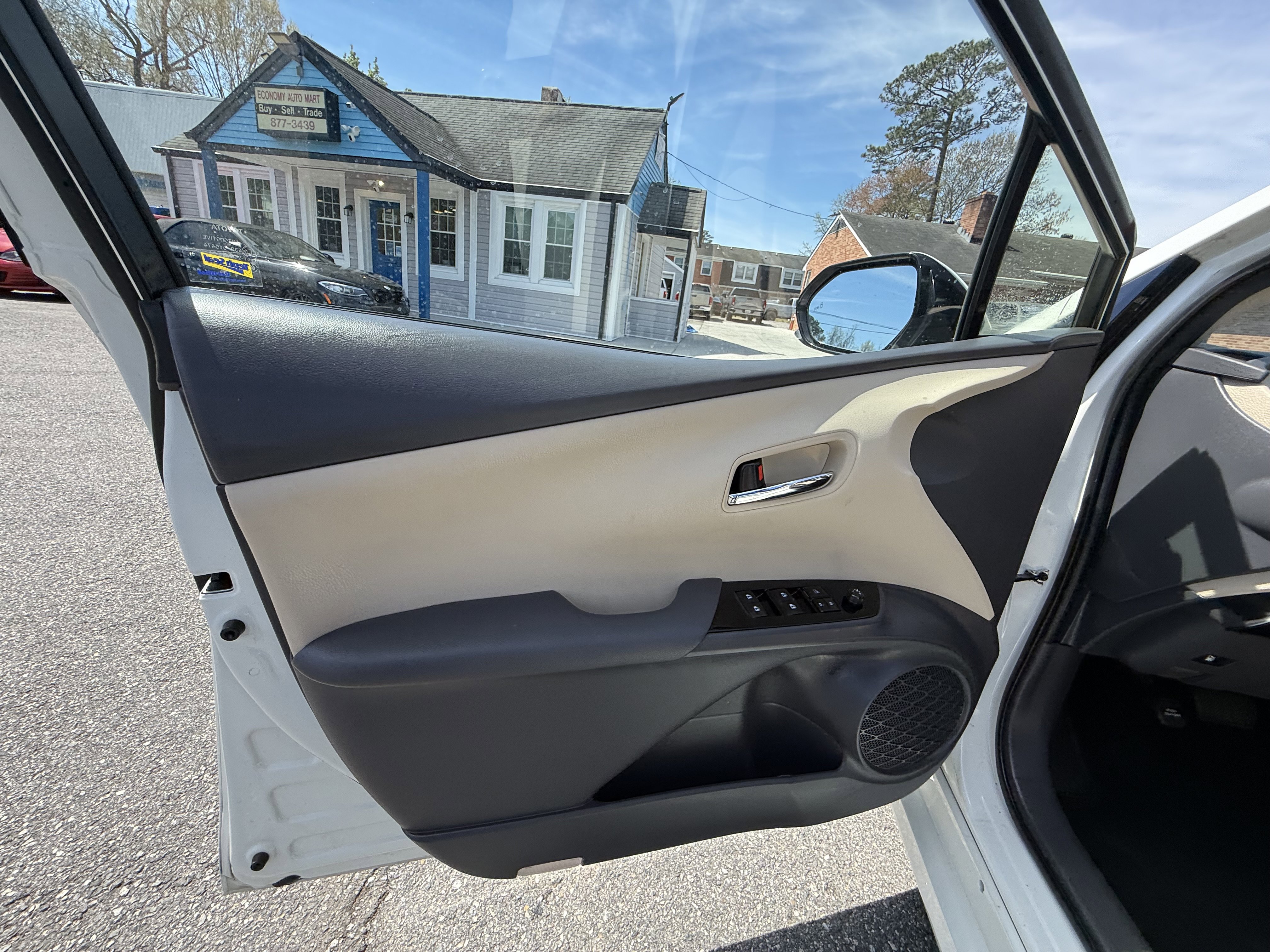 Used 2016 Toyota Prius Four Touring FWD image 12