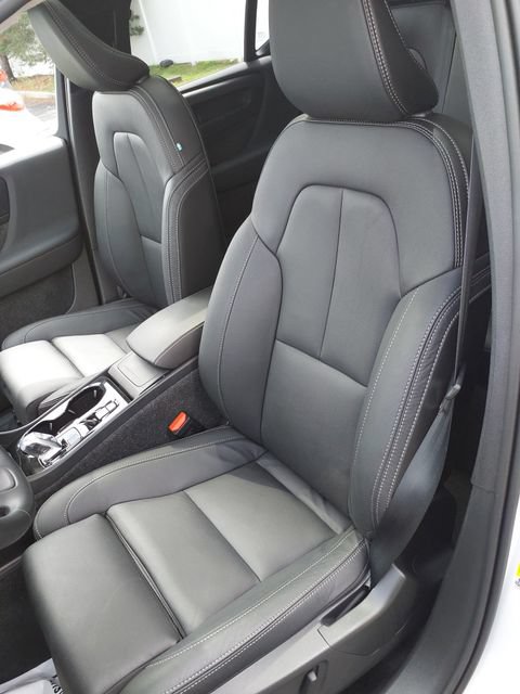 Certified 2026 Volvo XC40 B5 Plus AWD/4WD image 16