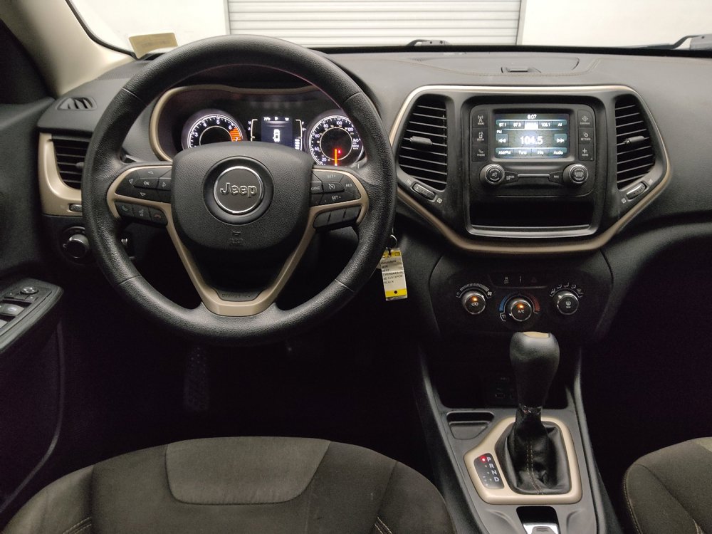Used 2016 Jeep Cherokee Sport FWD image 22