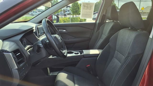 Used 2025 Nissan Rogue SV image 15