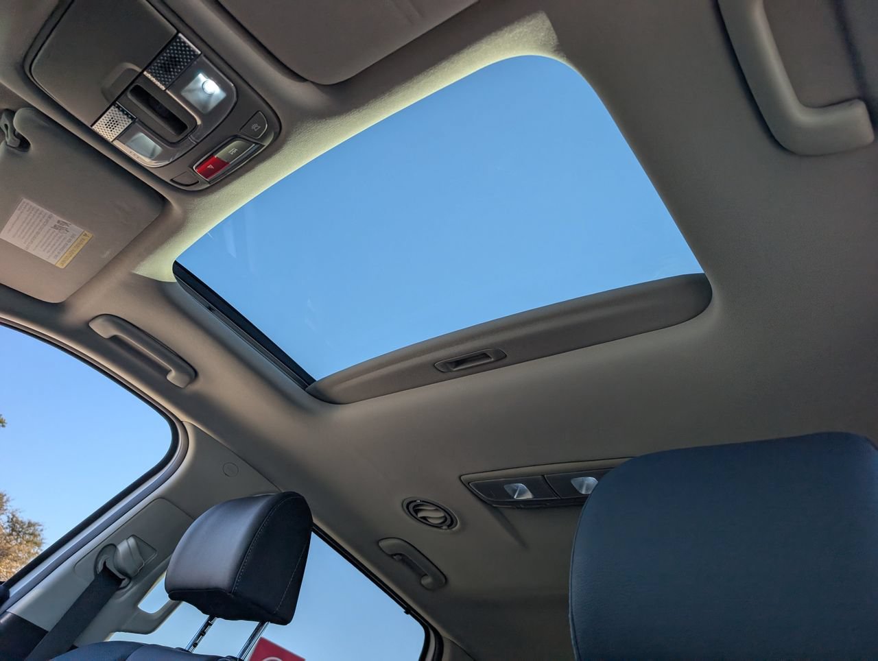 Used 2025 Kia Telluride EX w/ EX Captain's Chair Package FWD image 26