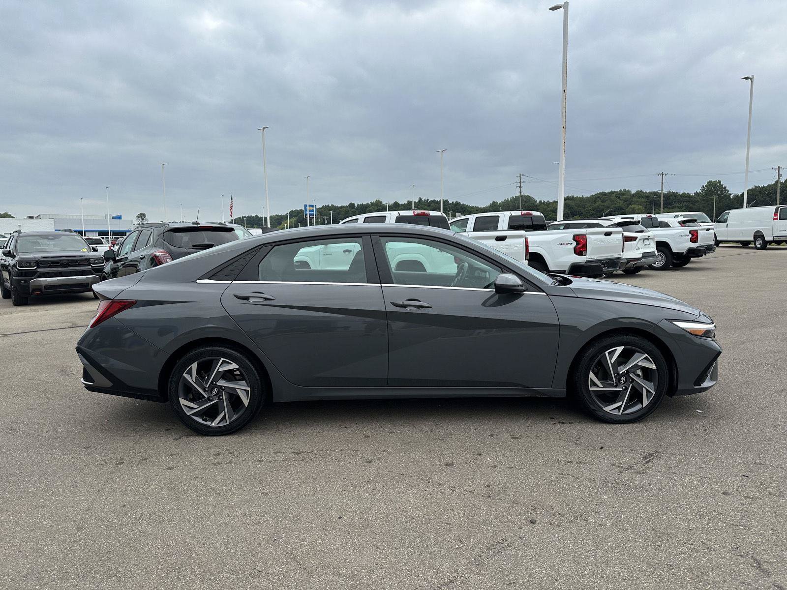 Used 2025 Hyundai Elantra SEL FWD image 6
