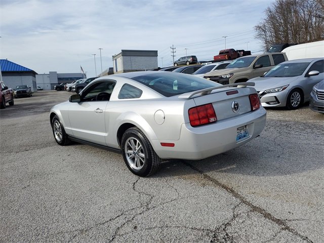 Used 2005 Ford Mustang Deluxe image 6