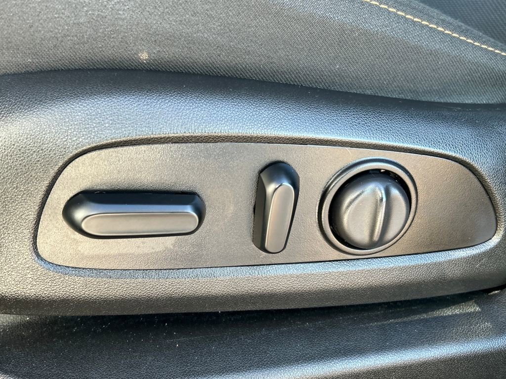 Used 2021 Chevrolet Traverse LT image 19