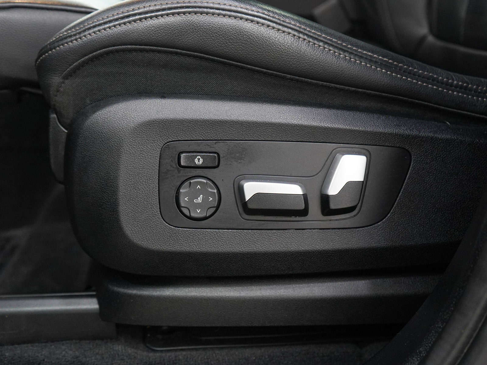 Used 2022 BMW X5 xDrive40i AWD/4WD image 29