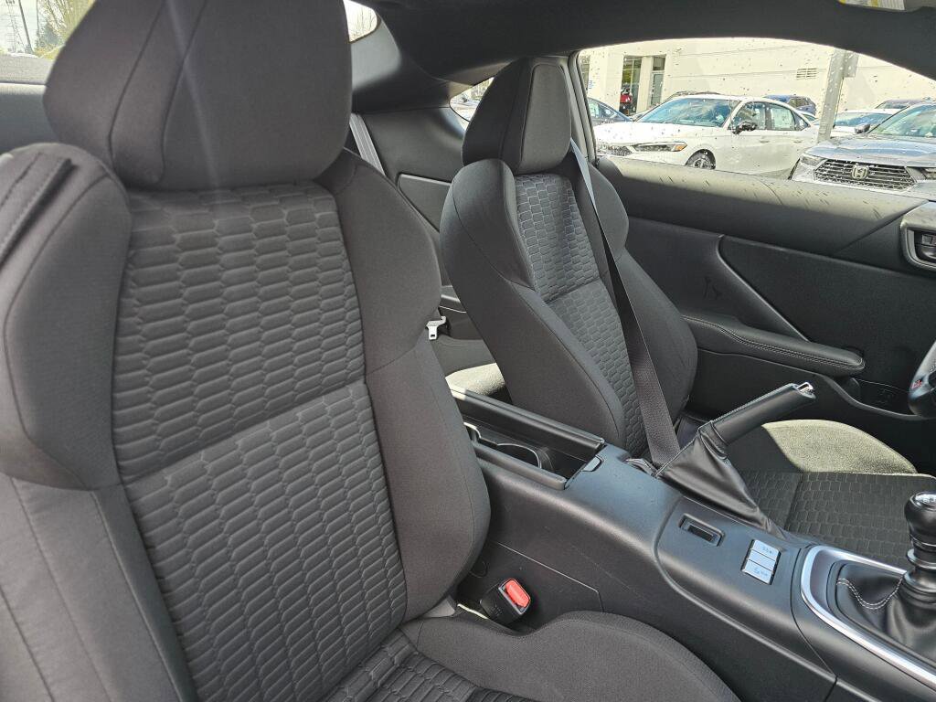 Used 2025 Toyota GR86 w/ ALL Weather Mat Package (TMS) RWD image 13