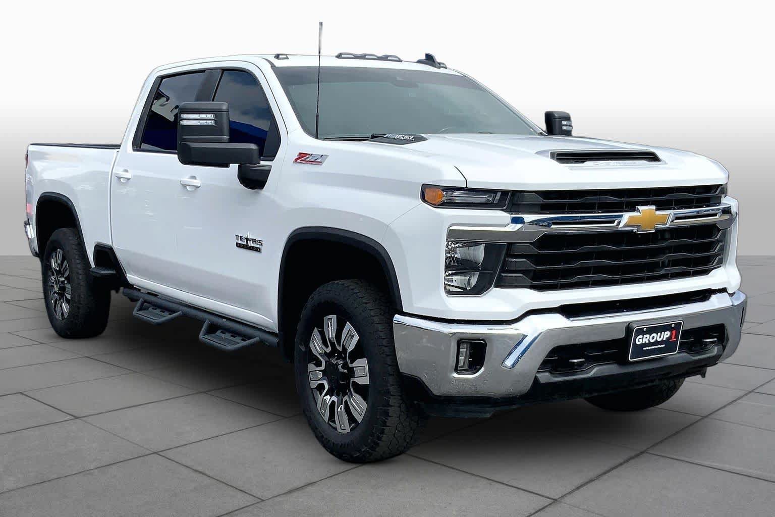 Used 2024 Chevrolet Silverado 2500 LT w/ Texas Edition AWD/4WD image 3