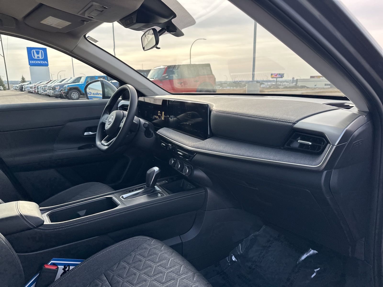 Used 2025 Nissan Kicks SV image 29