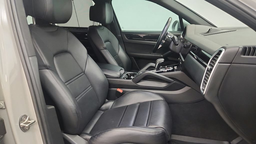 Used 2022 Porsche Cayenne Platinum Edition AWD/4WD image 19