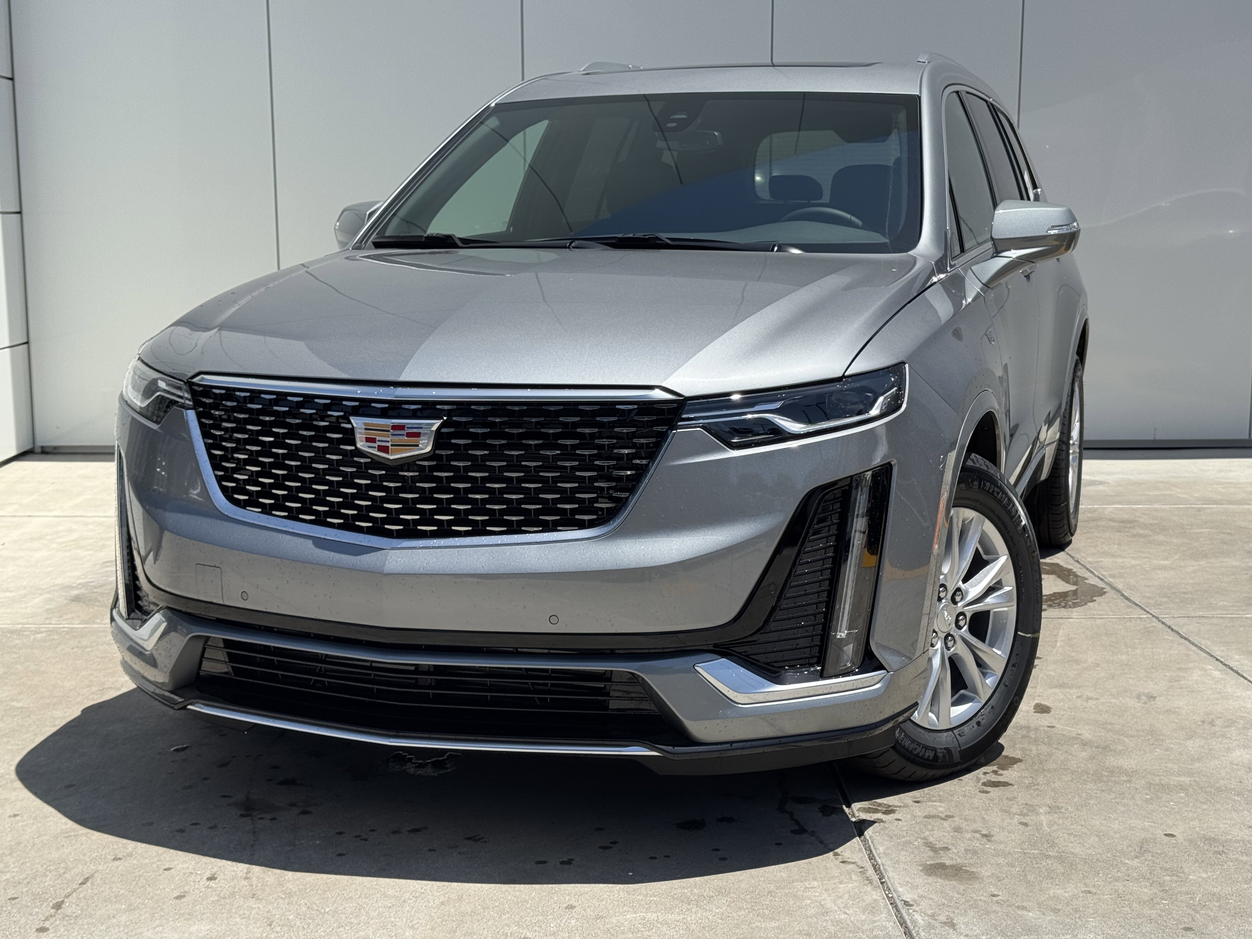 New 2025 Cadillac XT6 Luxury