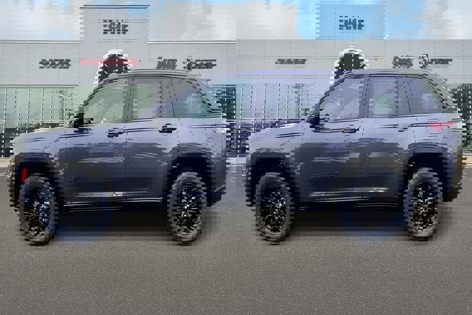 New 2025 Jeep Grand Cherokee Altitude image 3