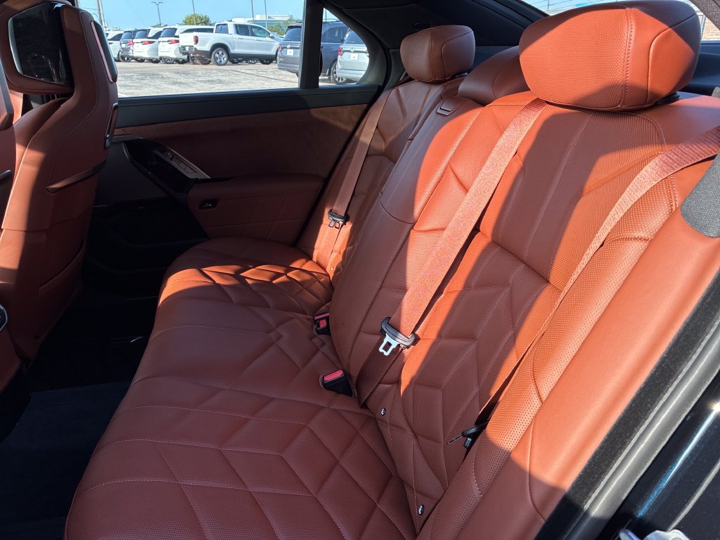 New 2027 BMW 740i xDrive w/ Executive Package AWD/4WD image 23