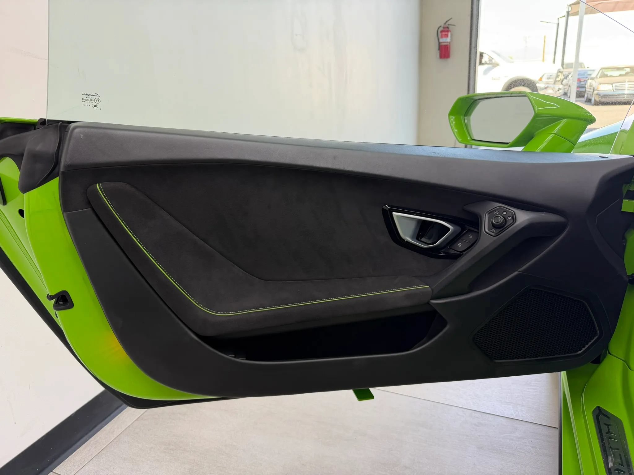 Used 2022 Lamborghini Huracan EVO RWD image 23