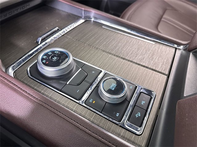 Used 2024 Ford Expedition Limited image 16