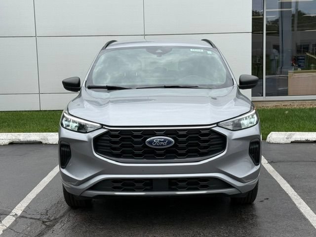 Used 2024 Ford Escape ST-Line w/ Tech Pack #1 AWD/4WD image 3
