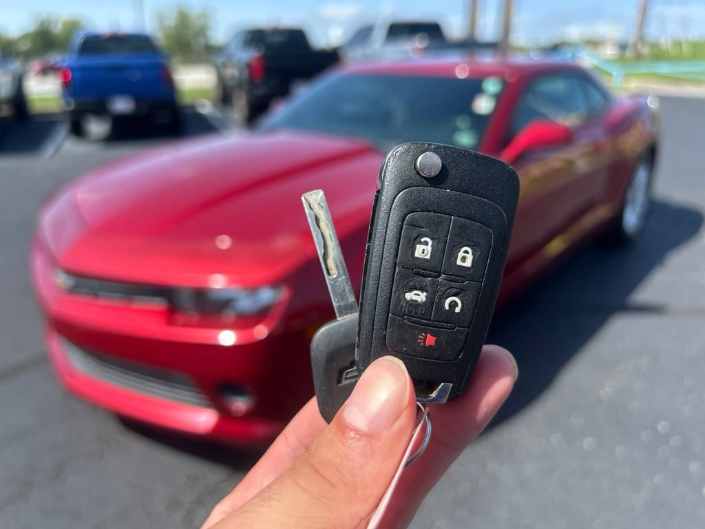 Used 2015 Chevrolet Camaro LT RWD image 29