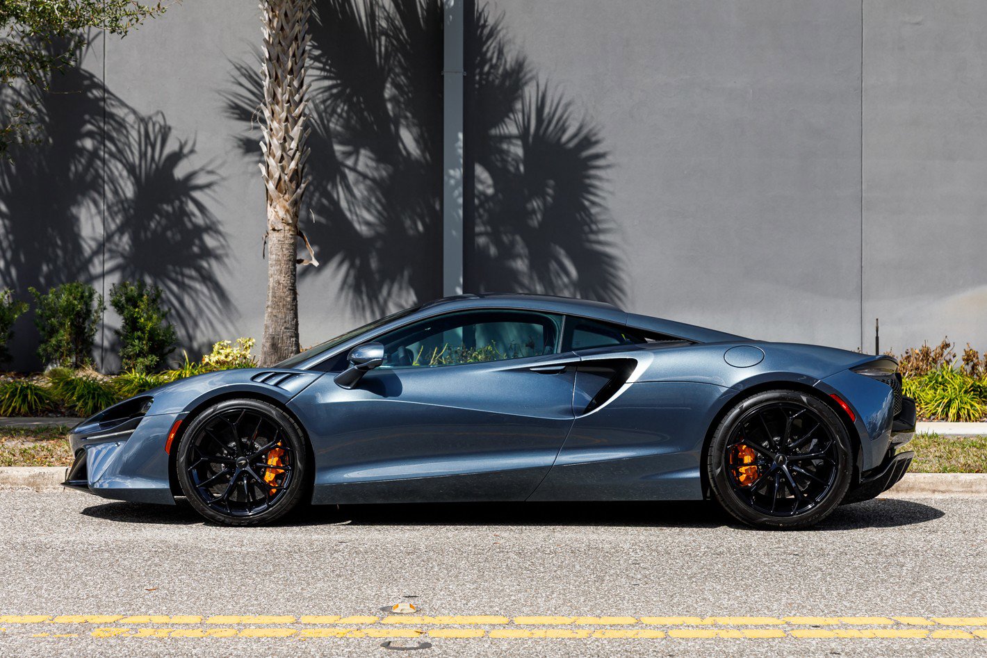 Used 2026 McLaren Artura RWD image 22