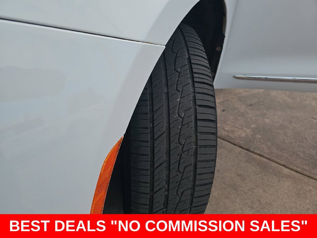 Used 2018 Chrysler Pacifica Touring-L FWD image 35