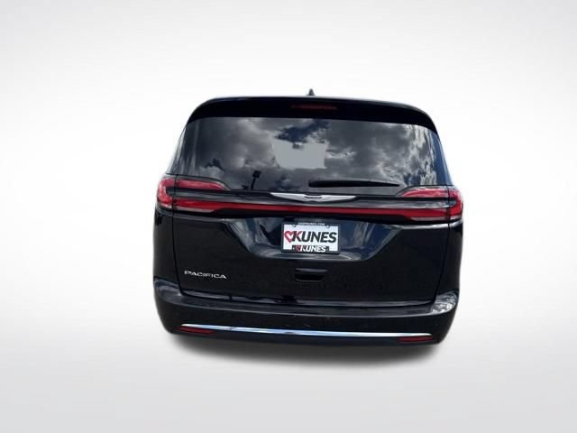 Used 2025 Chrysler Pacifica Select FWD image 10