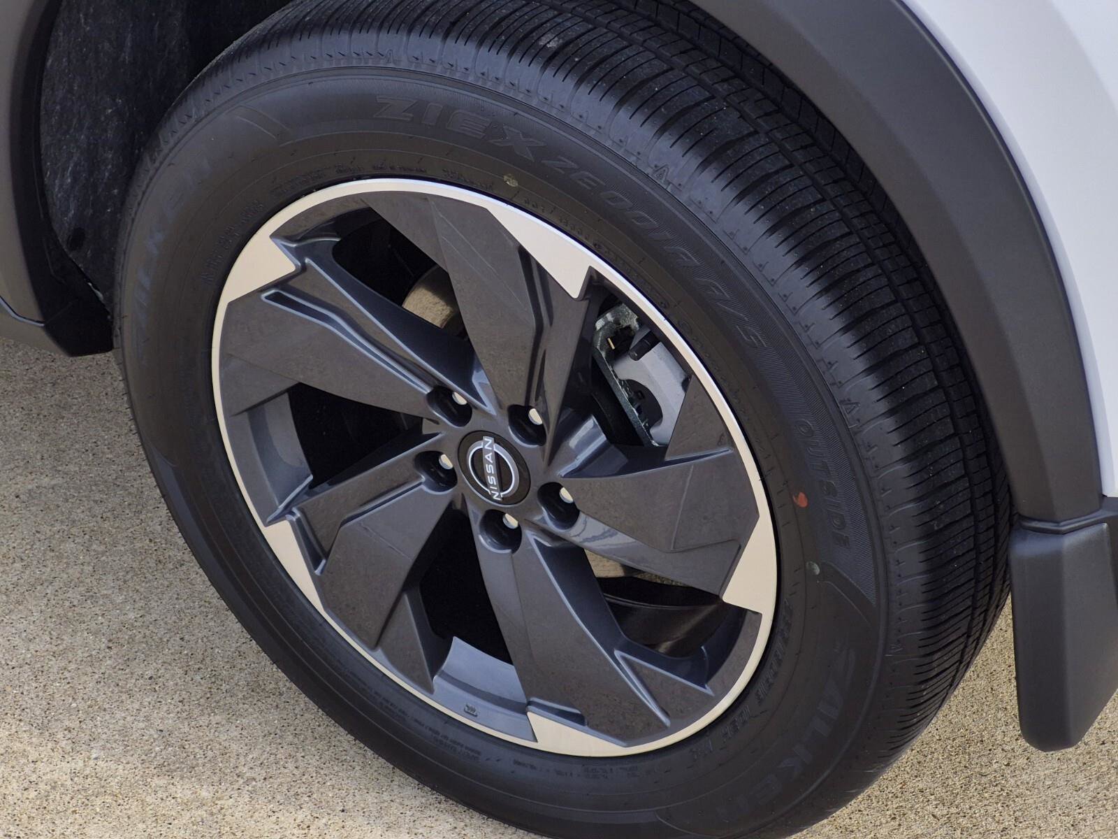 Used 2026 Nissan Rogue SV w/ SV Premium Package image 7