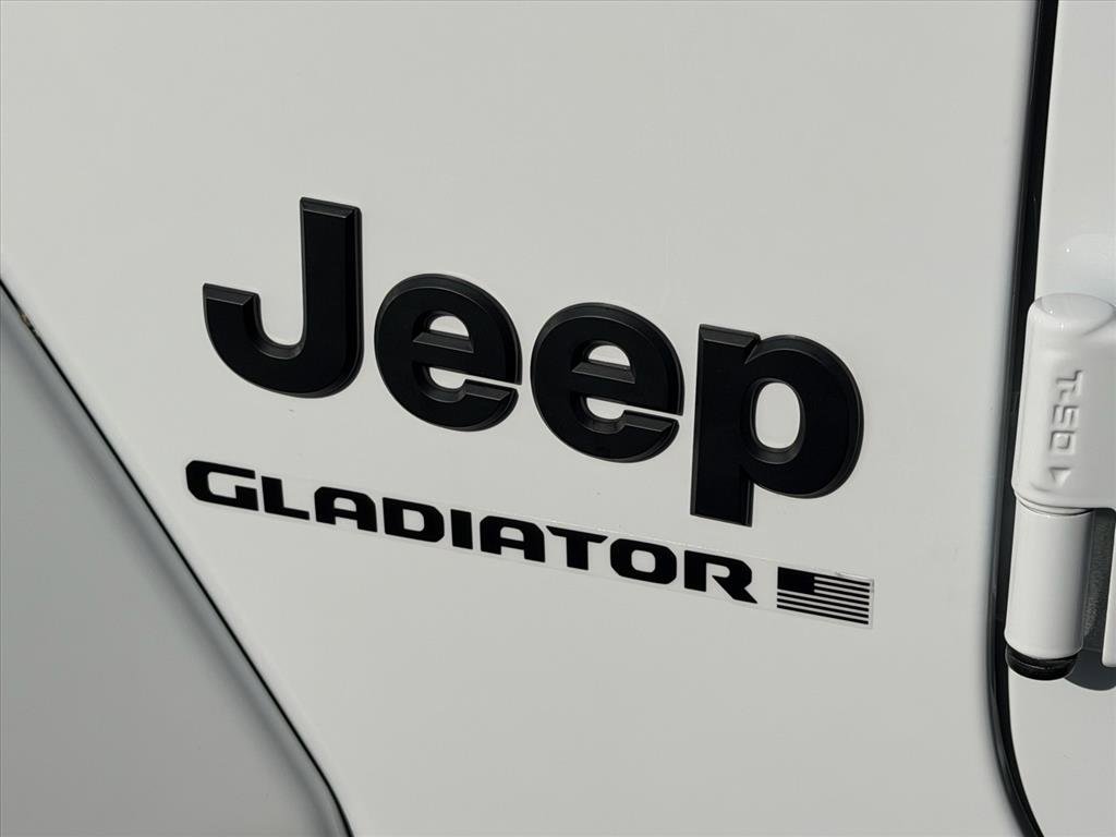 Used 2023 Jeep Gladiator Sport image 9