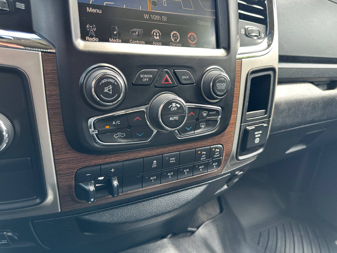 Used 2017 RAM 2500 Laramie w/ Sport Appearance Group image 38